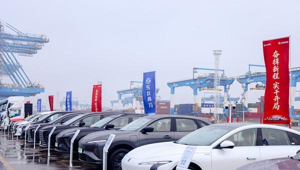 �����ں����¾� �й��������˶��硱���ٳ���