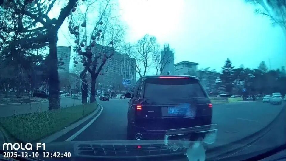 ����ͨ����·��1����8�α�ͣ���ۡ�������Ϊ���°���