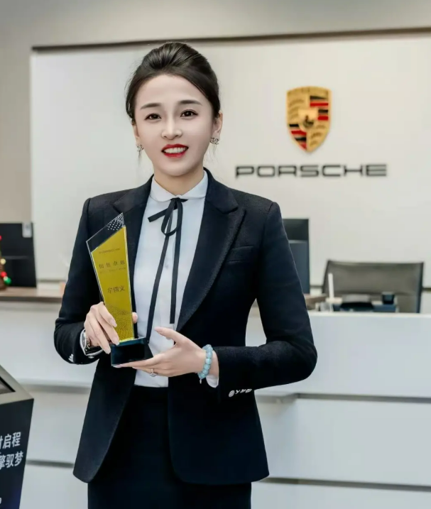 �ൺ��ʱ��Ů���ڳ�����������ȫ���һ�����ϡ�Ǳ����